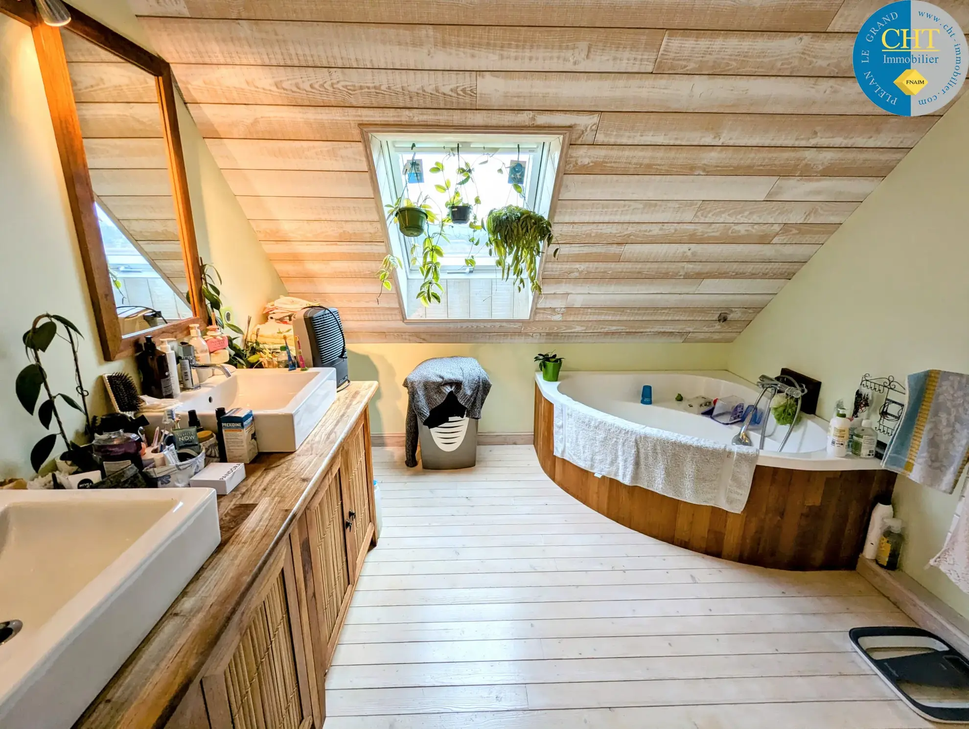 À vendre : Maison en bois écologique à Porcaro avec 4 chambres 