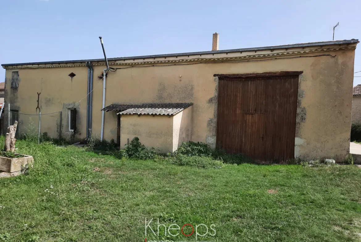 Maison mitoyenne à rénover de 186 m² à Rimons 