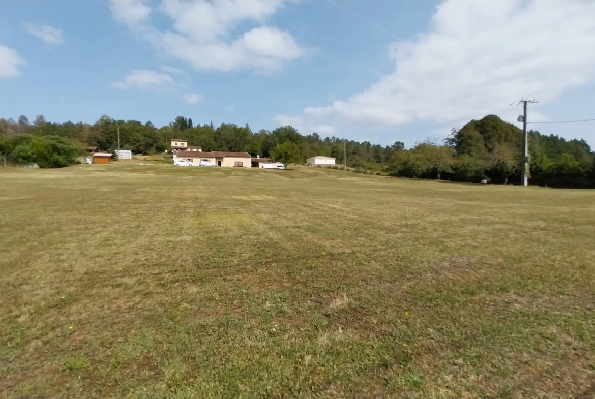 Terrain constructible à vendre à Château-l'Evêque - 1400 m² 