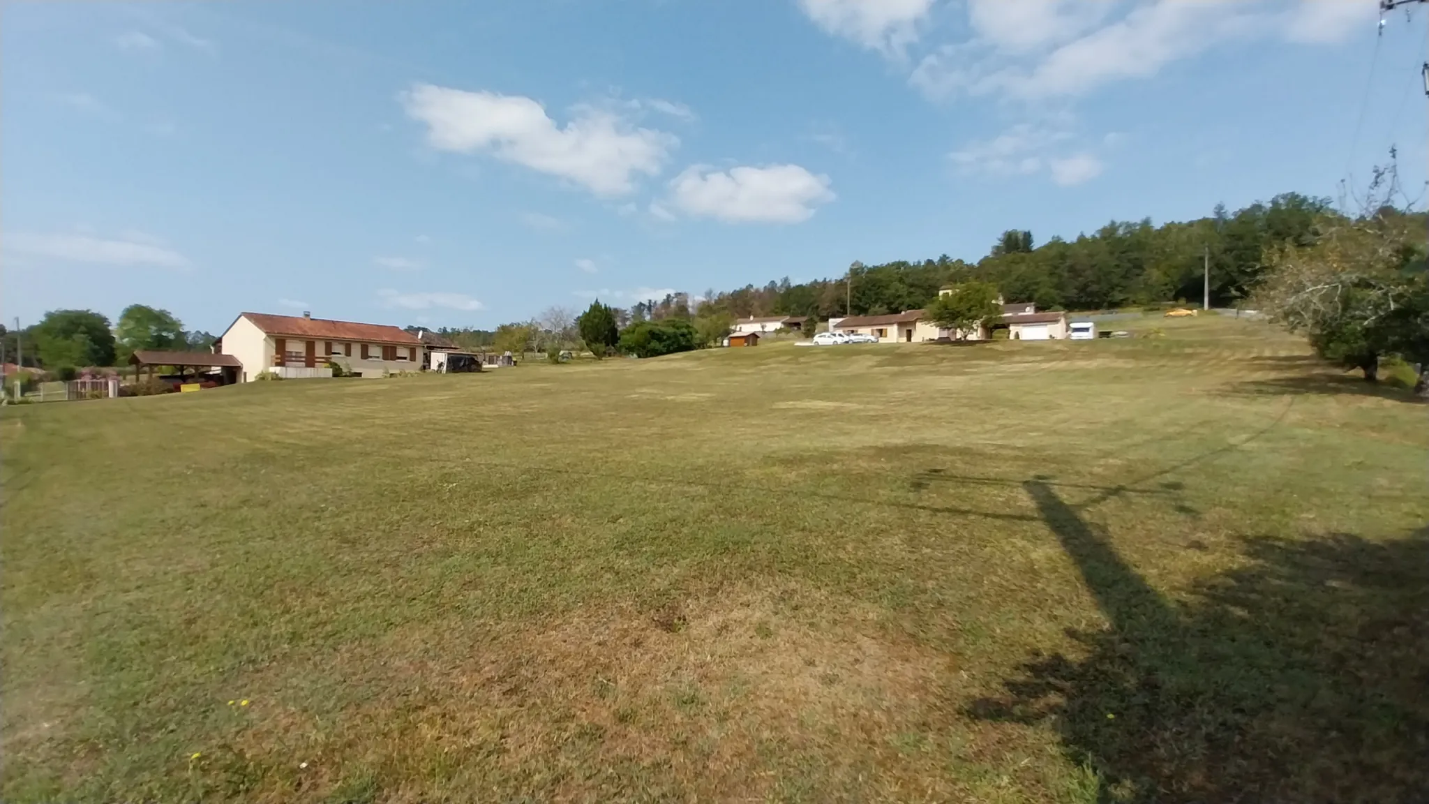 Terrain constructible à vendre à Château-l'Evêque - 1400 m² 