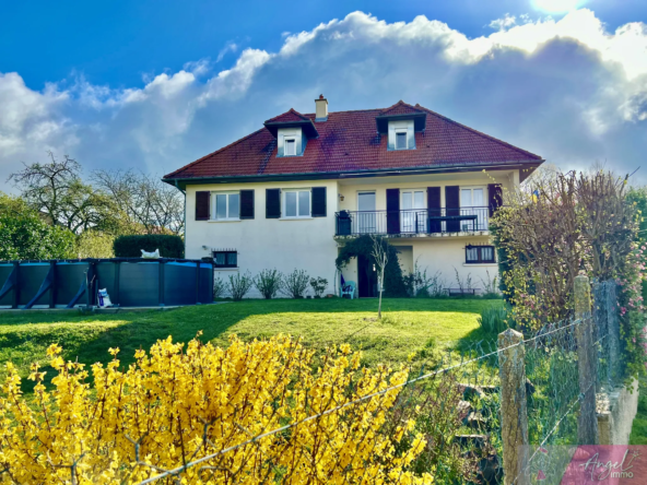 Maison individuelle spacieuse avec piscine à DAMPARIS