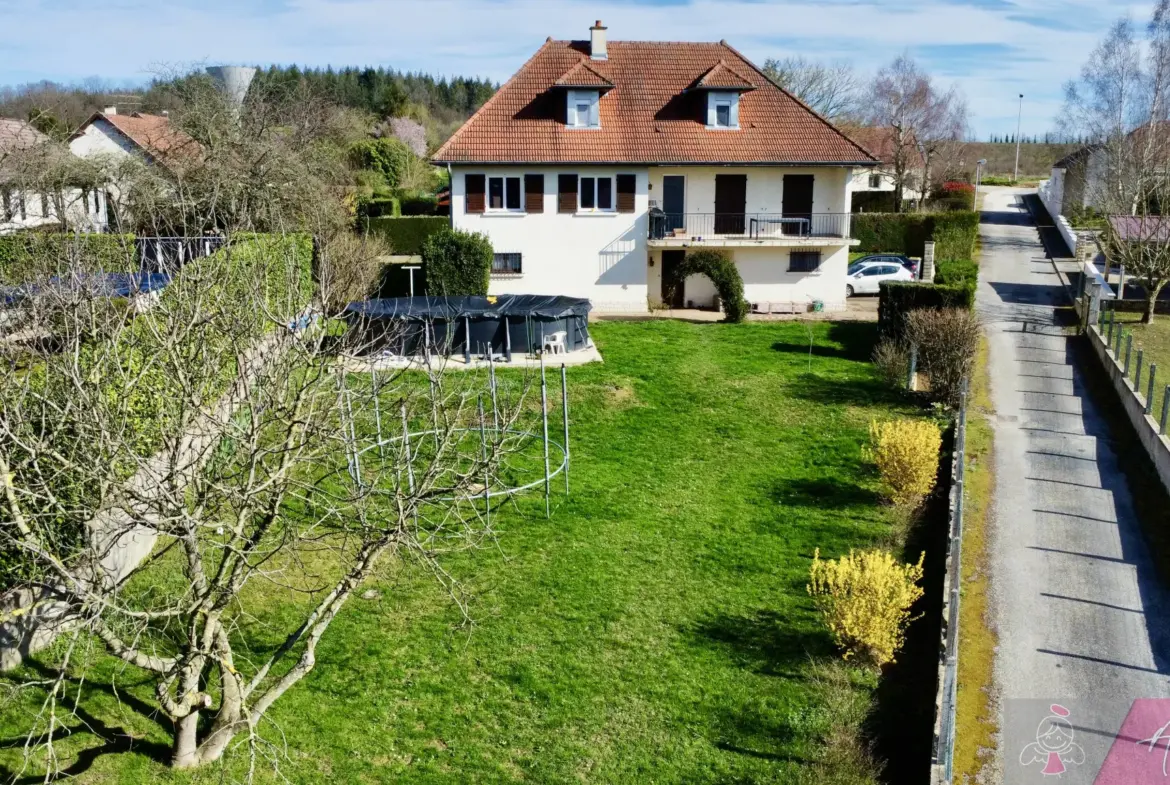 Maison individuelle spacieuse avec piscine à DAMPARIS 