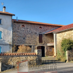 Ancien corps de ferme avec habitation et dépendances à vendre à Monlet