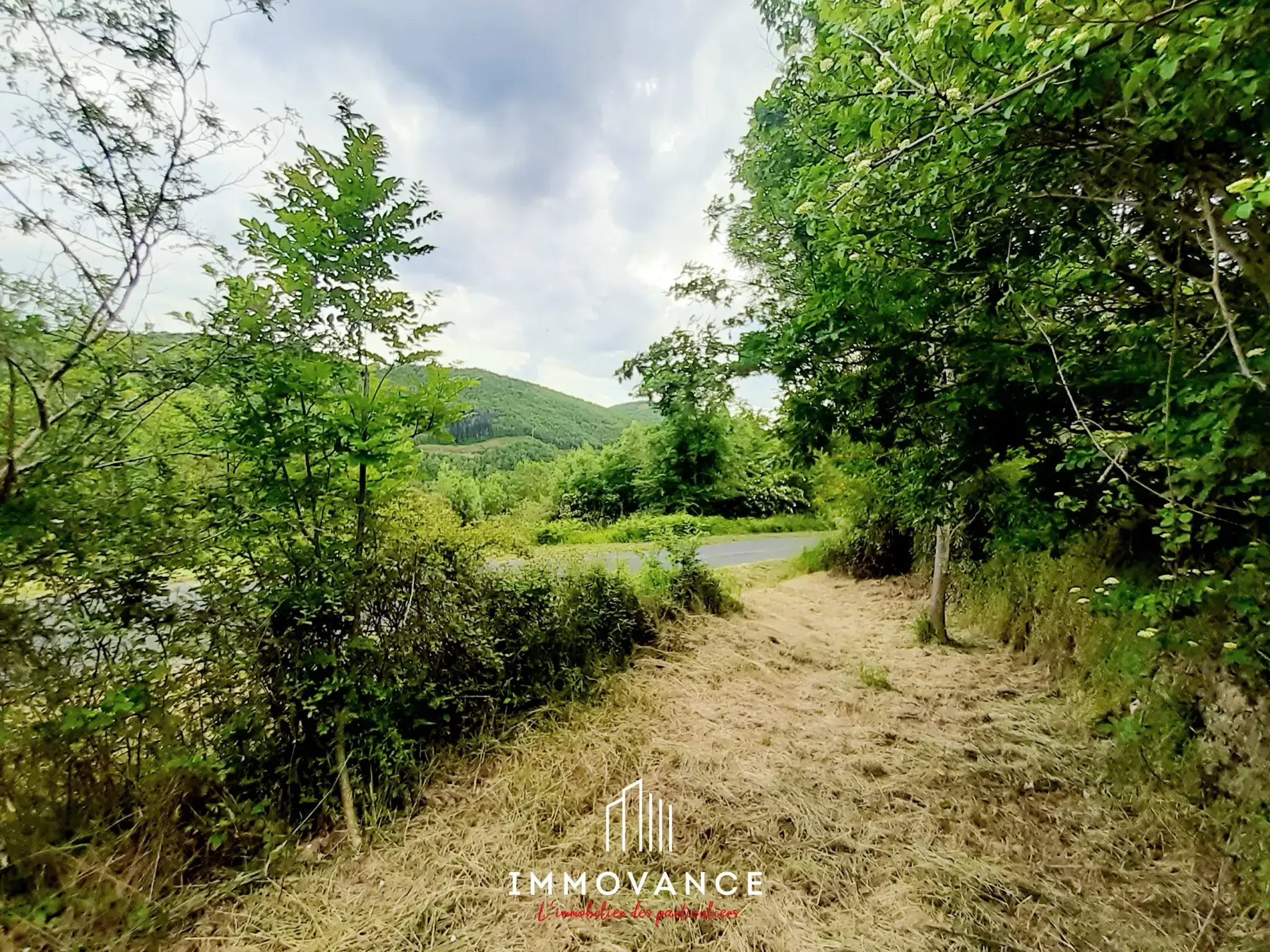 Maison de vigne à vendre avec terrain sur les hauteurs des Raspes du Tarn 