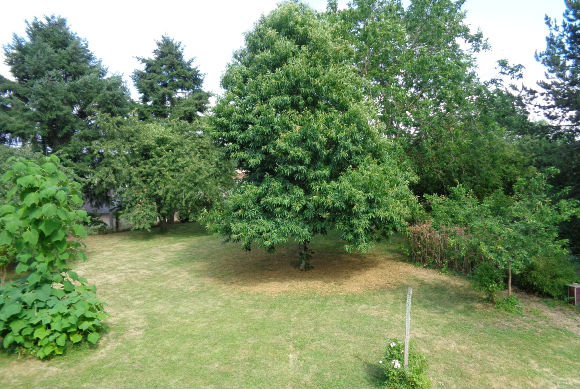 Maison indépendante de 195 m² à vendre avec 5 chambres à St Benin des Bois 