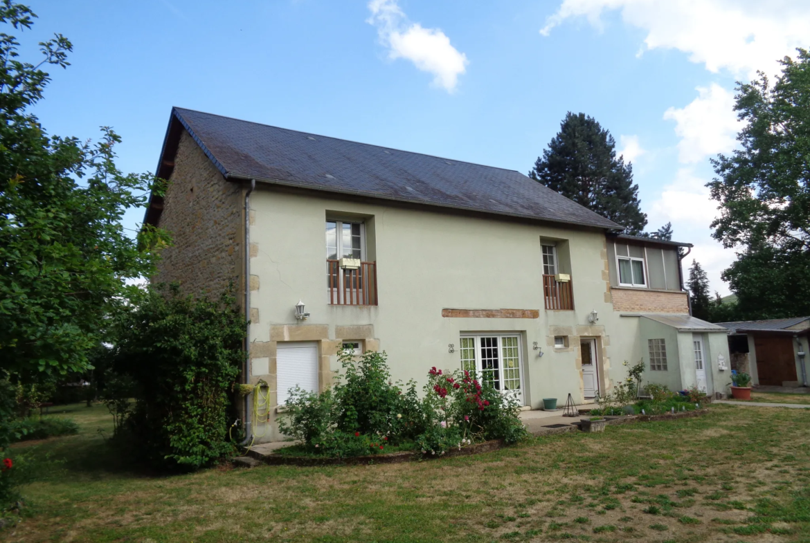 Maison indépendante de 195 m² à vendre avec 5 chambres à St Benin des Bois 