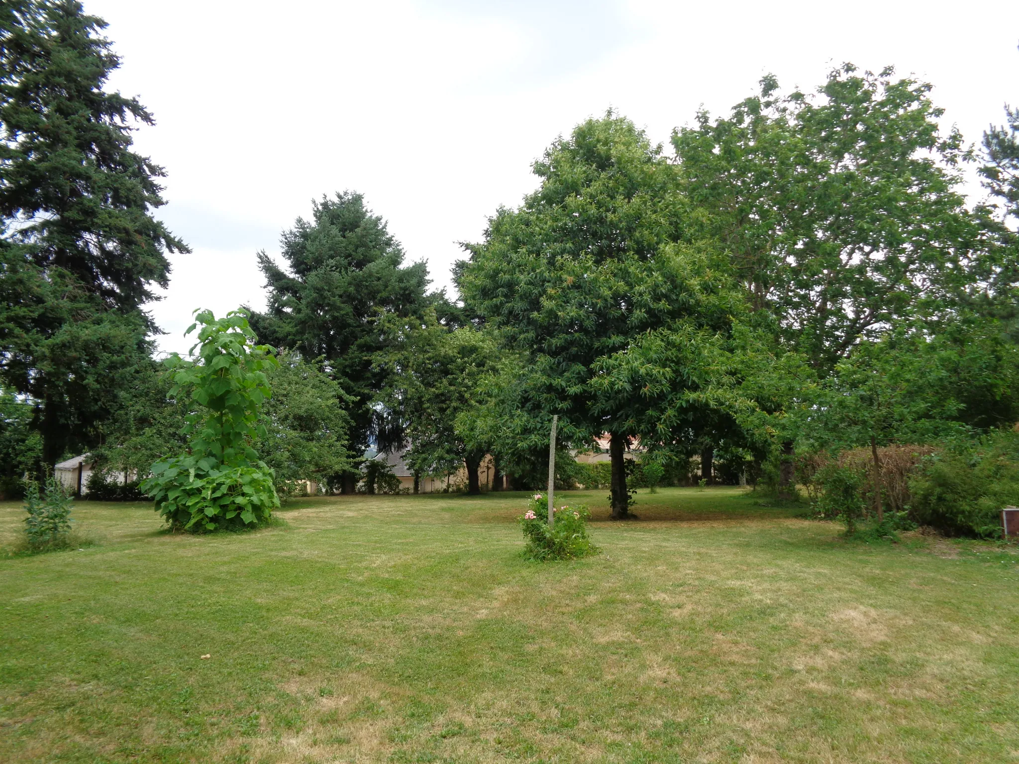 Maison indépendante de 195 m² à vendre avec 5 chambres à St Benin des Bois 