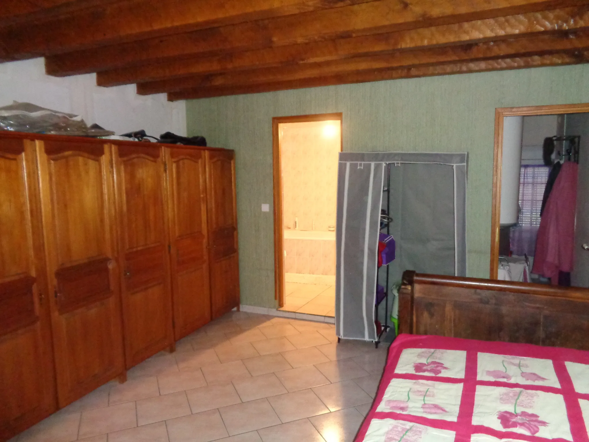 Maison indépendante de 195 m² à vendre avec 5 chambres à St Benin des Bois 