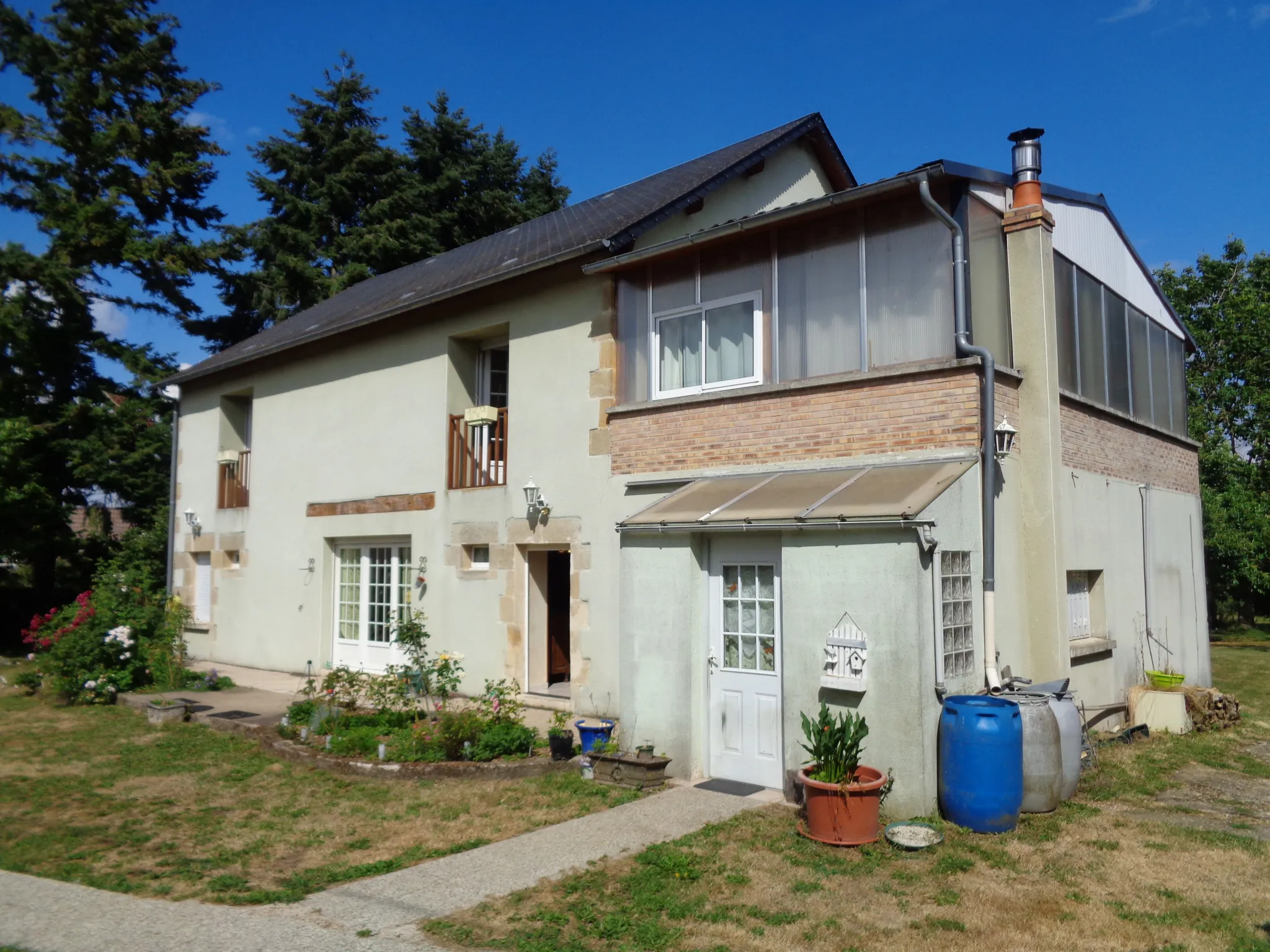 Maison indépendante de 195 m² à vendre avec 5 chambres à St Benin des Bois 