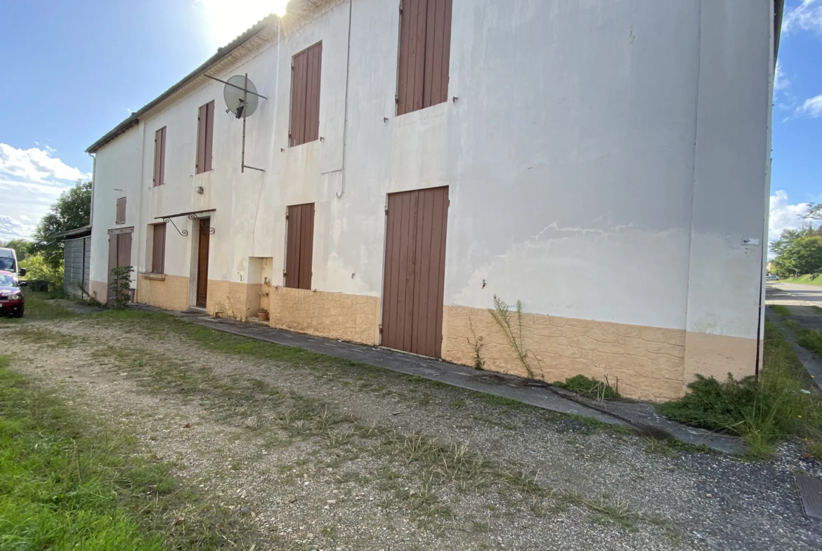 Maison en pierre à rénover à St Pierre d'Aurillac 