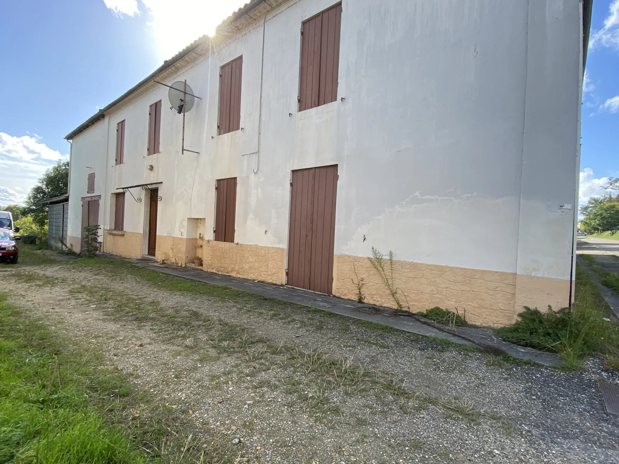 Maison en pierre à rénover à St Pierre d'Aurillac 