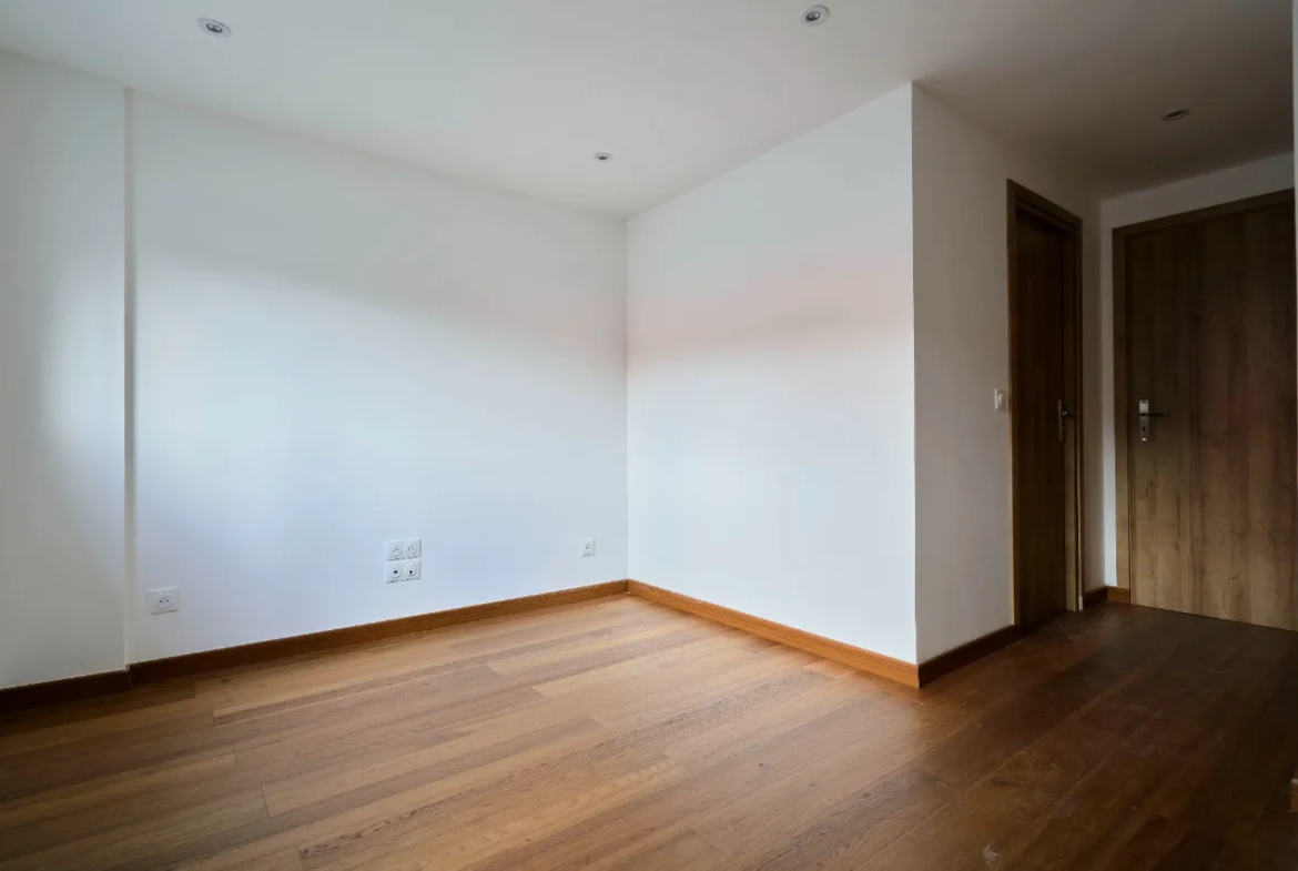 Beau Duplex de 120 m² à Roubaix avec 3 chambres et parking 