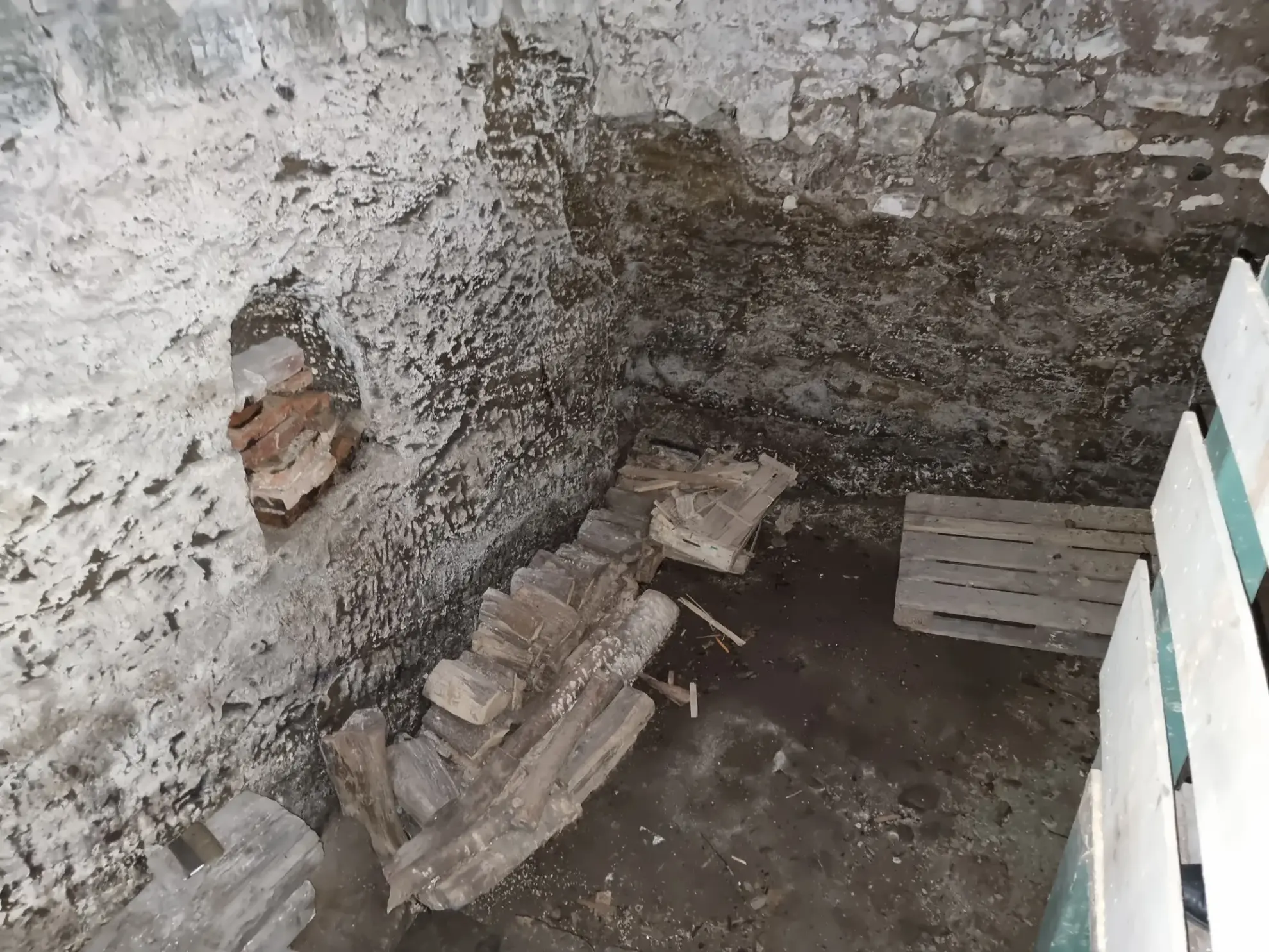 Maison de Bourg à Pont du Château avec 2 Chambres et Cave 