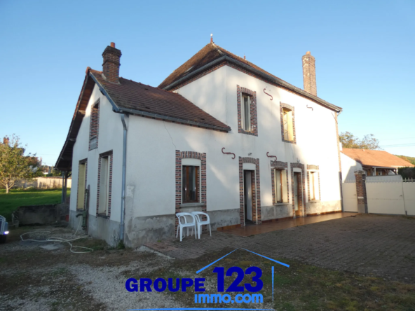 Maison de caractère à Saint-Aubin-sur-Yonne avec jardin