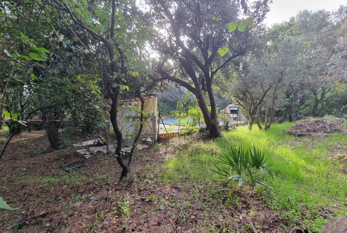 Terrain à bâtir à Villevieille avec piscine 