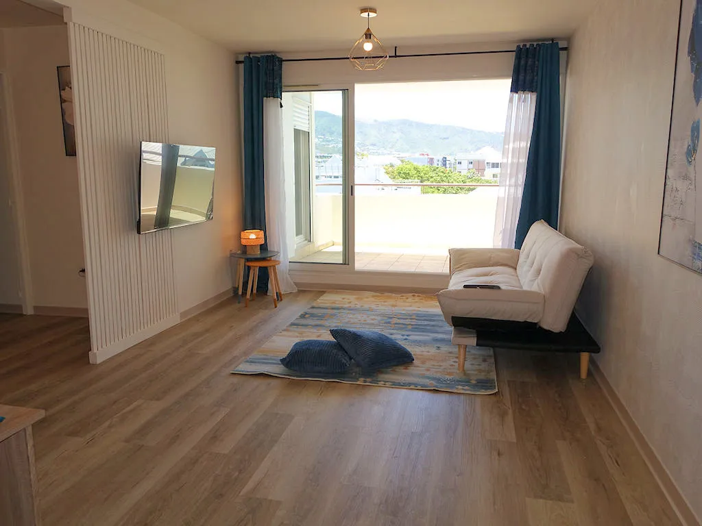 À vendre : Appartement T3 de 63 m² à Sainte-Clotilde avec vue mer 