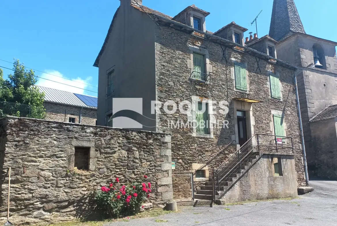 Maison F5 à rénover avec terrasse et jardin près du lac de Salles-Curan 