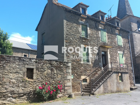 Maison F5 à rénover avec terrasse et jardin près du lac de Salles-Curan