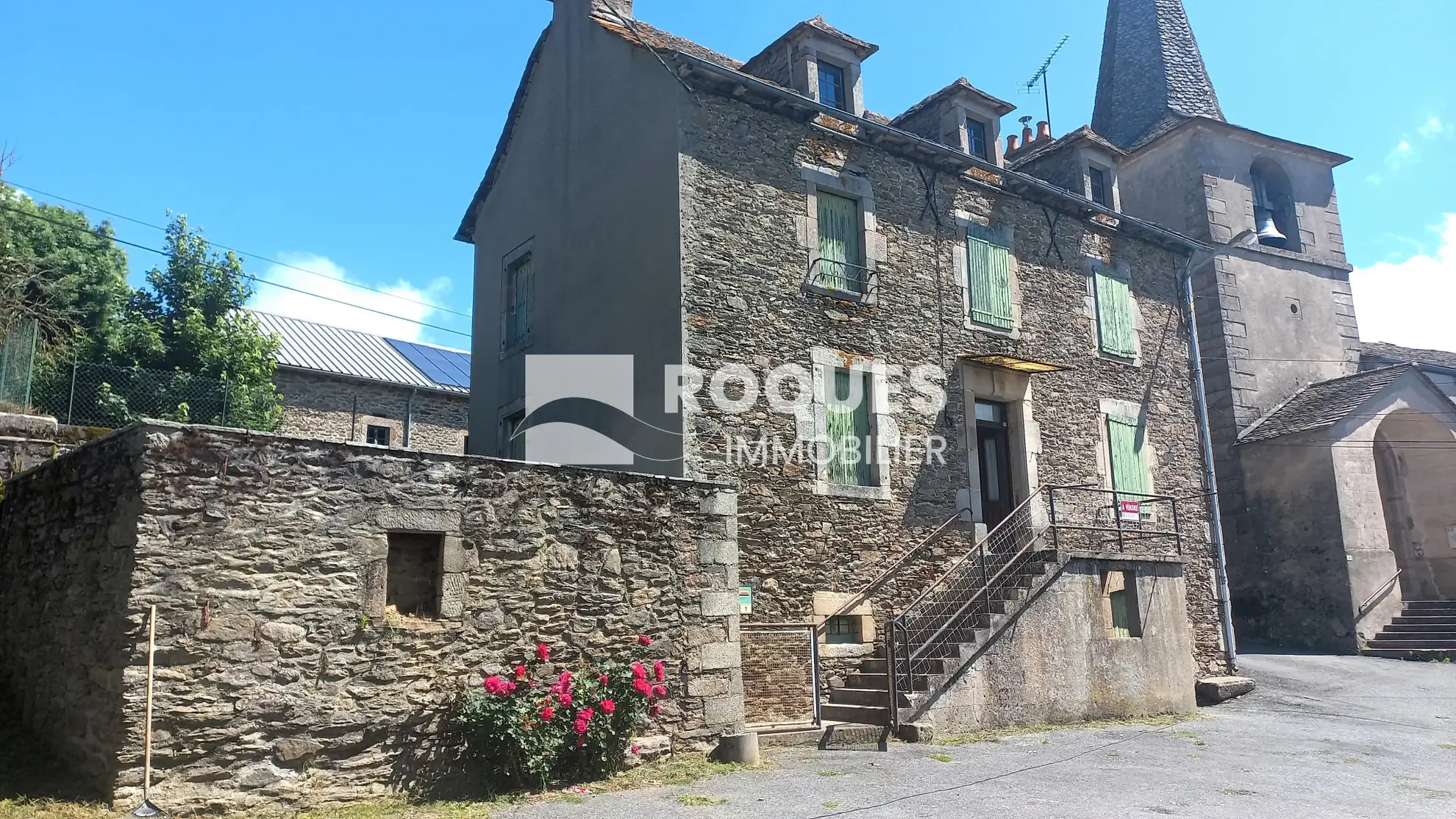 Maison F5 à rénover avec terrasse et jardin près du lac de Salles-Curan 