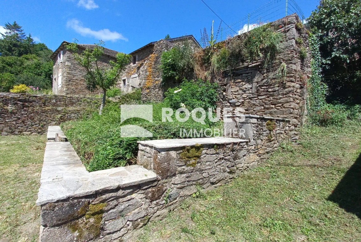 Maison F5 à rénover avec terrasse et jardin près du lac de Salles-Curan 