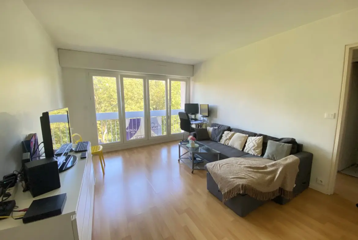 Appartement 2 pièces lumineux à vendre à Evry Centre - 154 000 € 