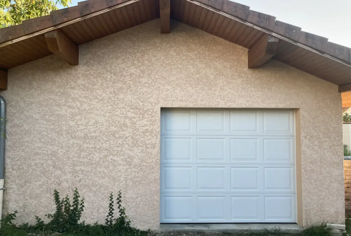 À La Balme les Grottes - Belle villa T7 de 130 m² avec jardin et 6 chambres 