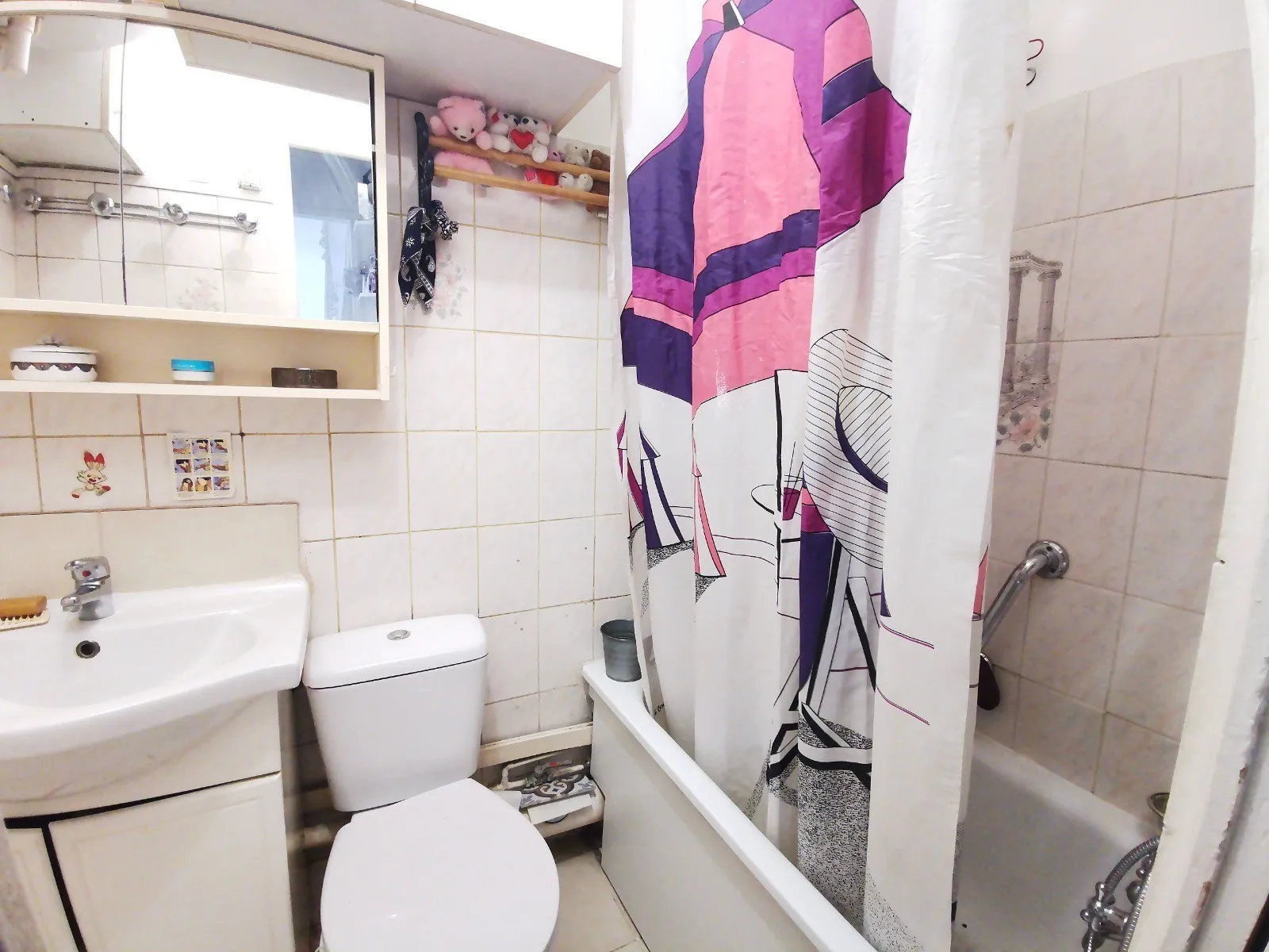 Studio lumineux à vendre - Métro Porte de St Ouen - Paris 75018 