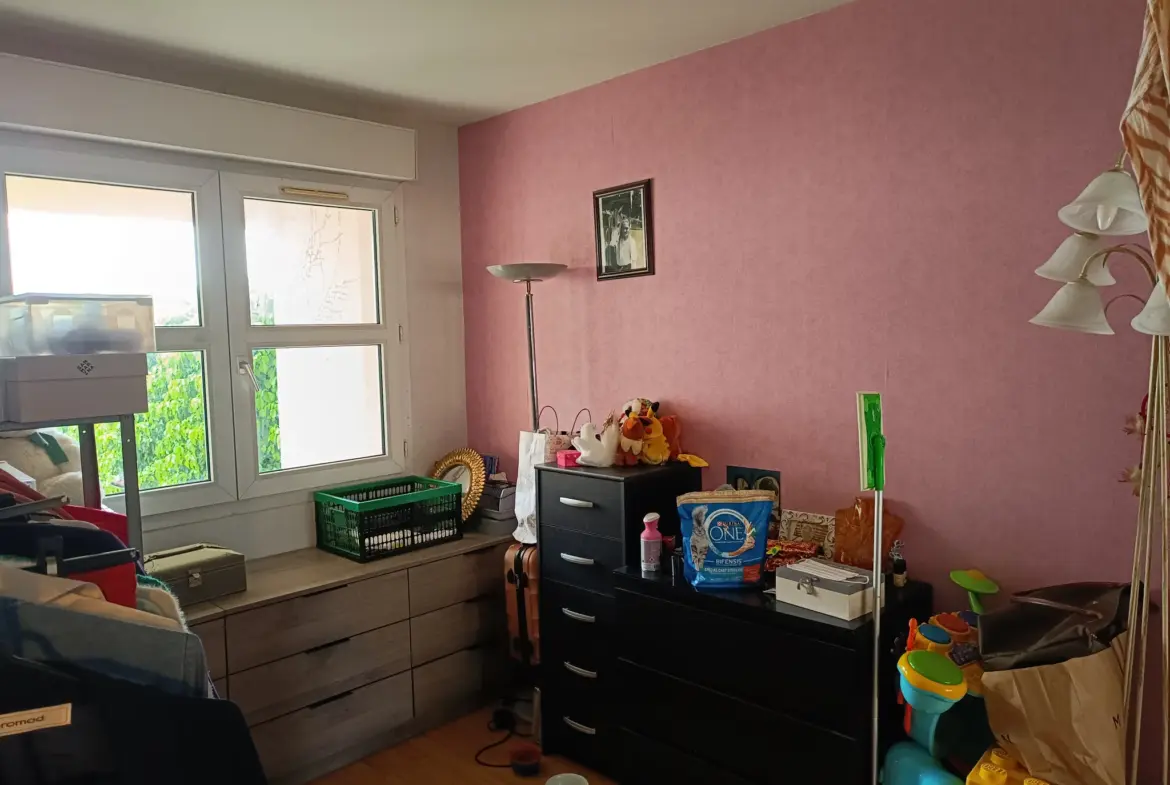 Appartement F2 à Plaisir avec balcon et parking 