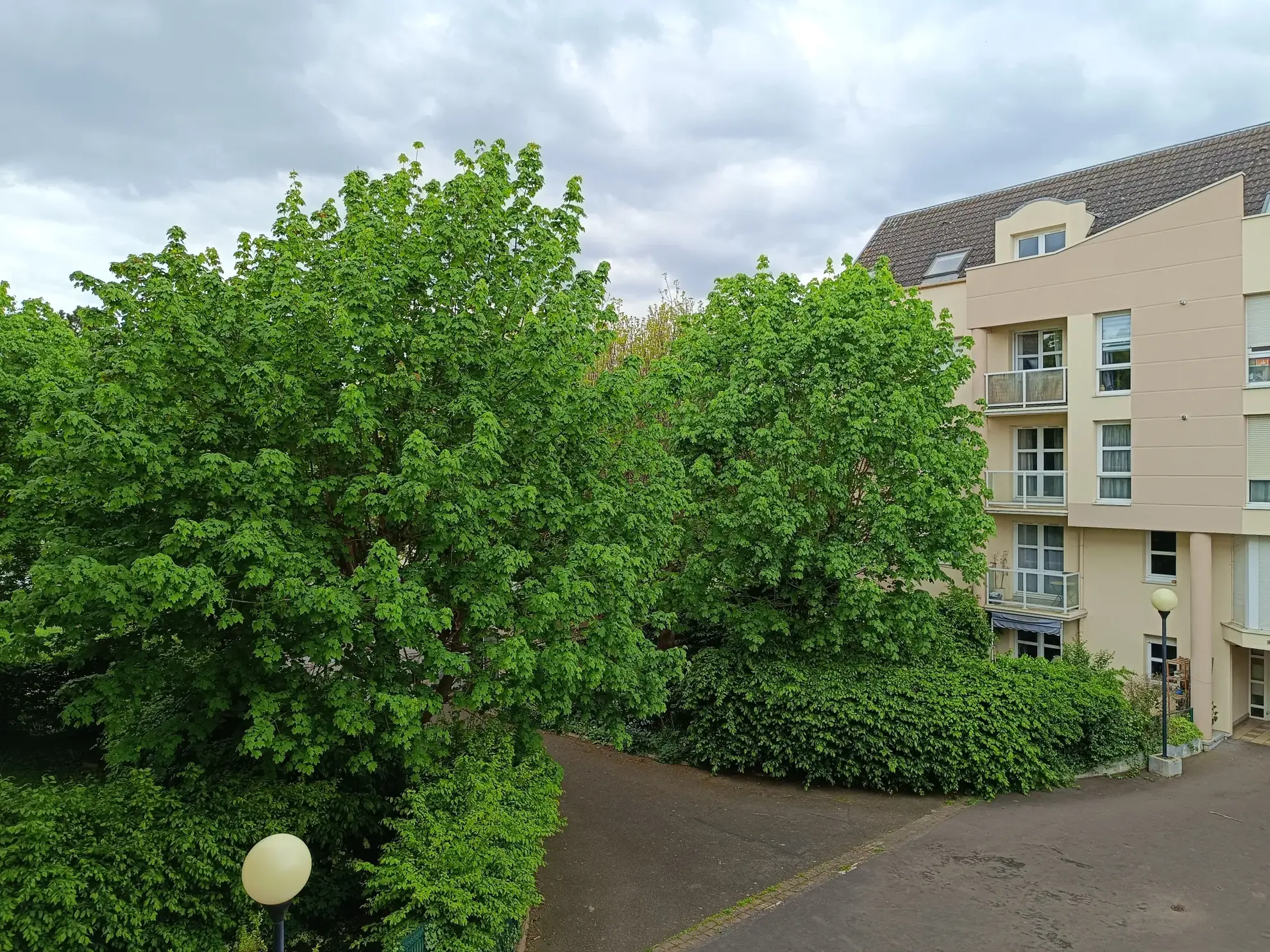 Appartement F2 à Plaisir avec balcon et parking 