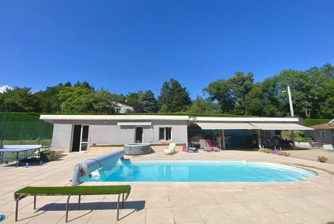 Magnifique Maison de 101 m² à Bourg-Argental avec Piscine et Terrain 