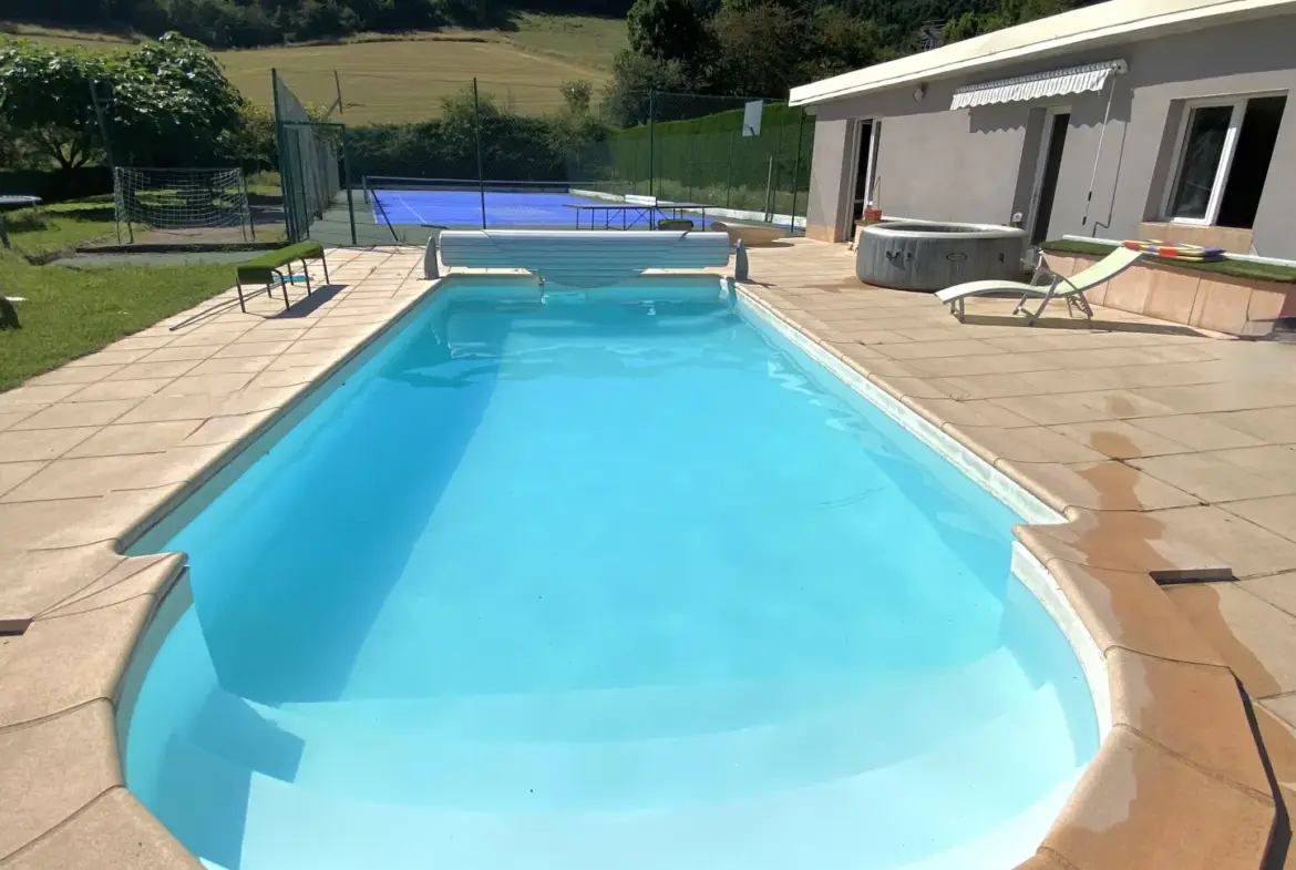 Magnifique Maison de 101 m² à Bourg-Argental avec Piscine et Terrain 