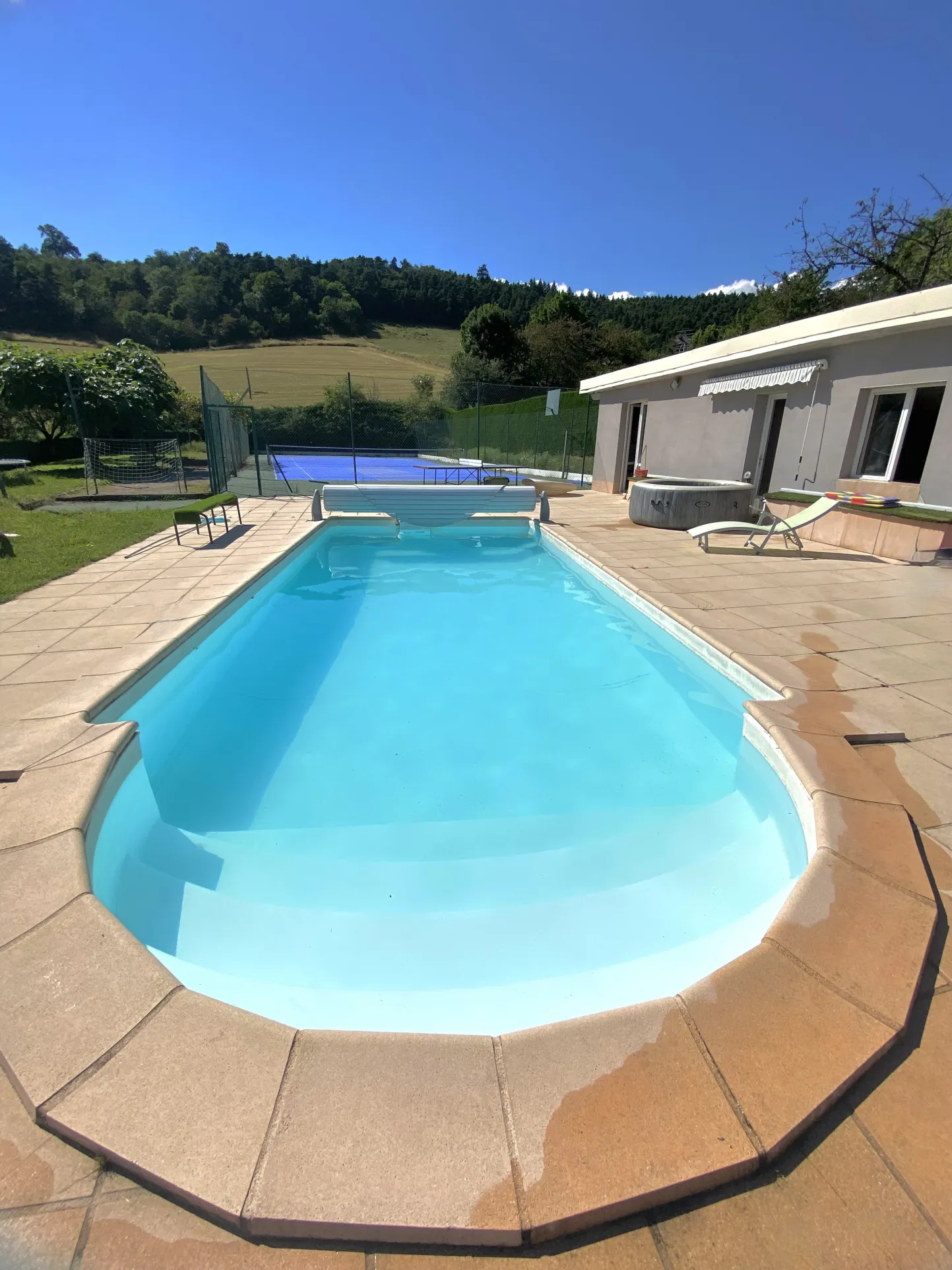 Magnifique Maison de 101 m² à Bourg-Argental avec Piscine et Terrain 