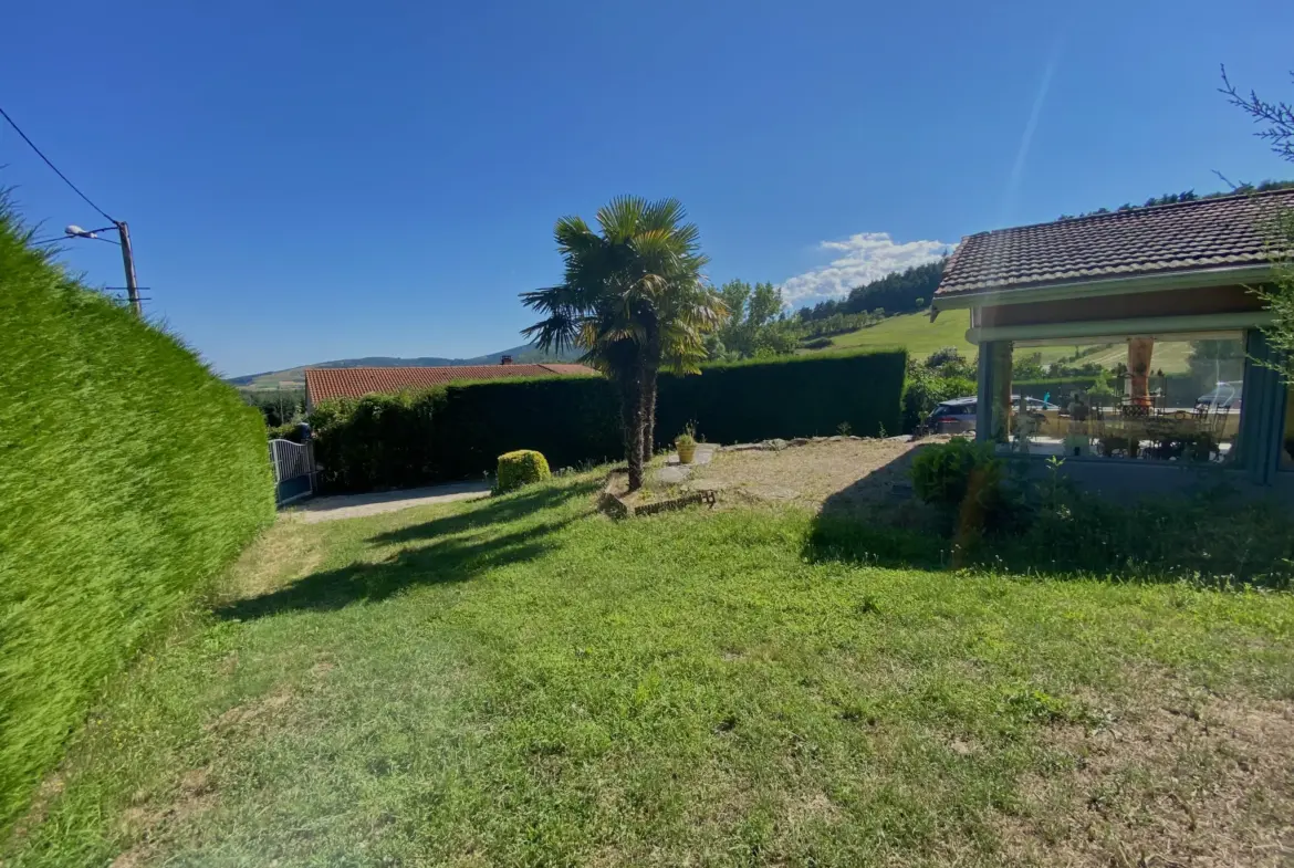 Magnifique Maison de 101 m² à Bourg-Argental avec Piscine et Terrain 