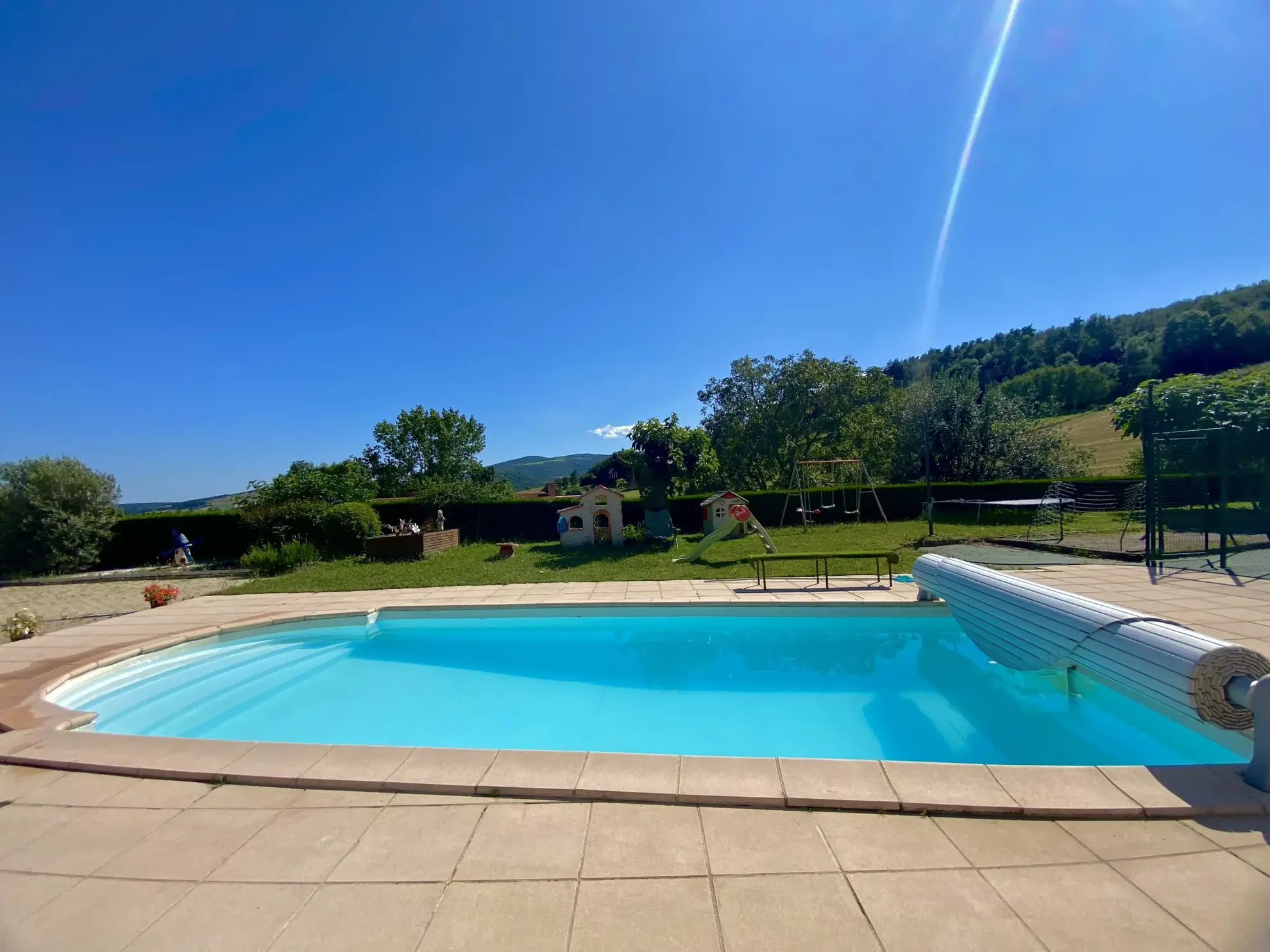 Magnifique Maison de 101 m² à Bourg-Argental avec Piscine et Terrain 