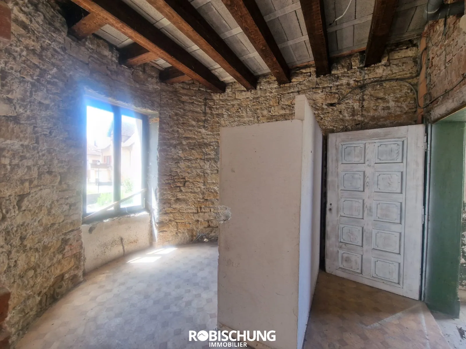 Bien atypique à vendre à Hirsingue - 366 m² sur terrain de 7 ares 10 