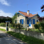 Maison en vente au bord du canal à Hure