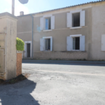 Maison ancienne de 3 chambres à rénover à Loulay