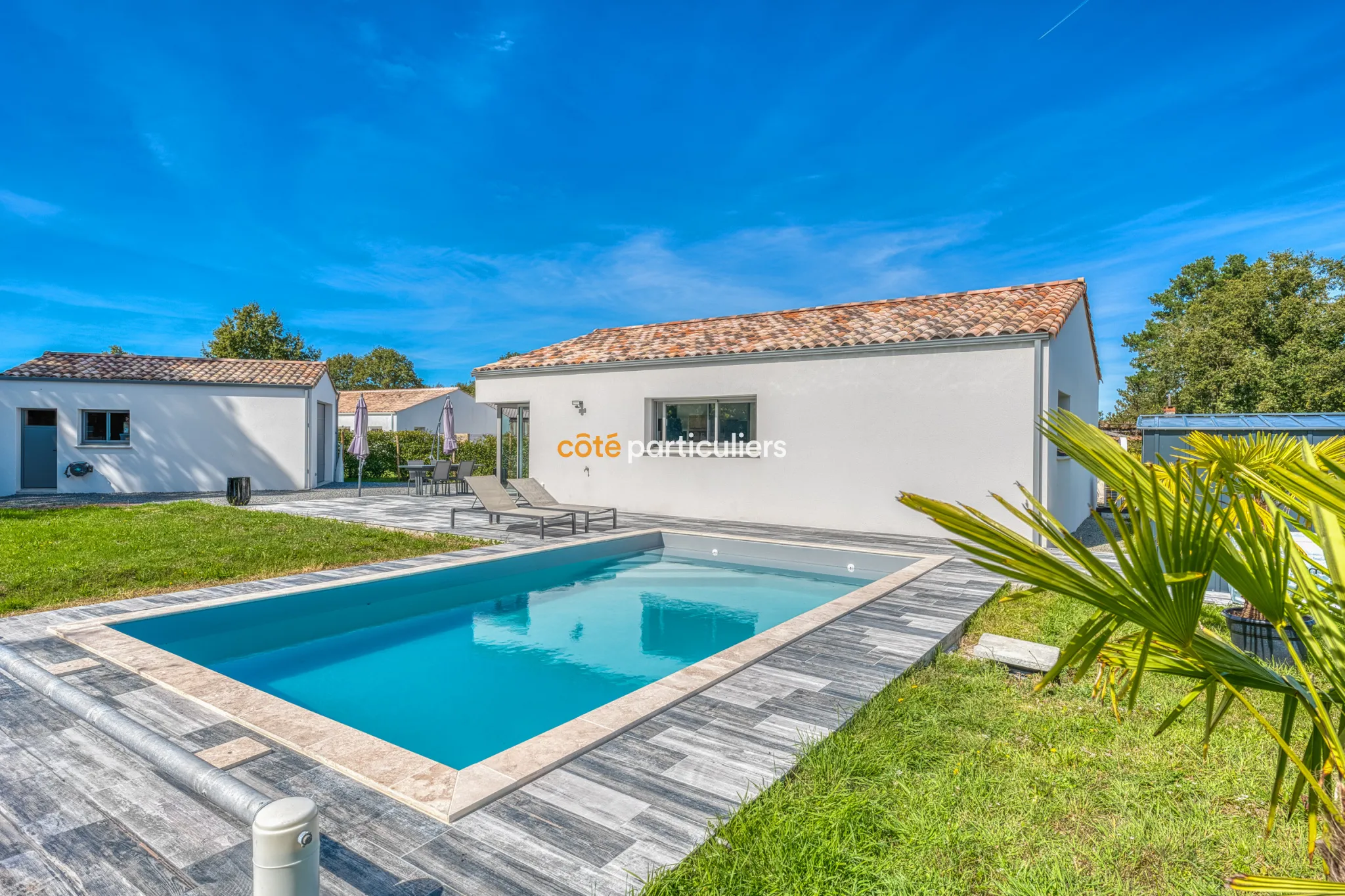 Maison contemporaine de 95 m² avec piscine chauffée à Falleron 