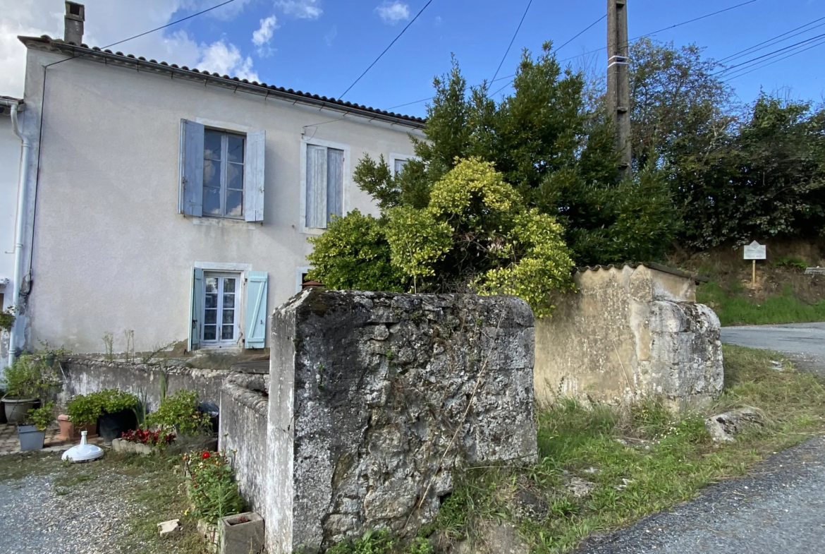 Maison de village en pierre à rénover à Ste Croix du Mont 