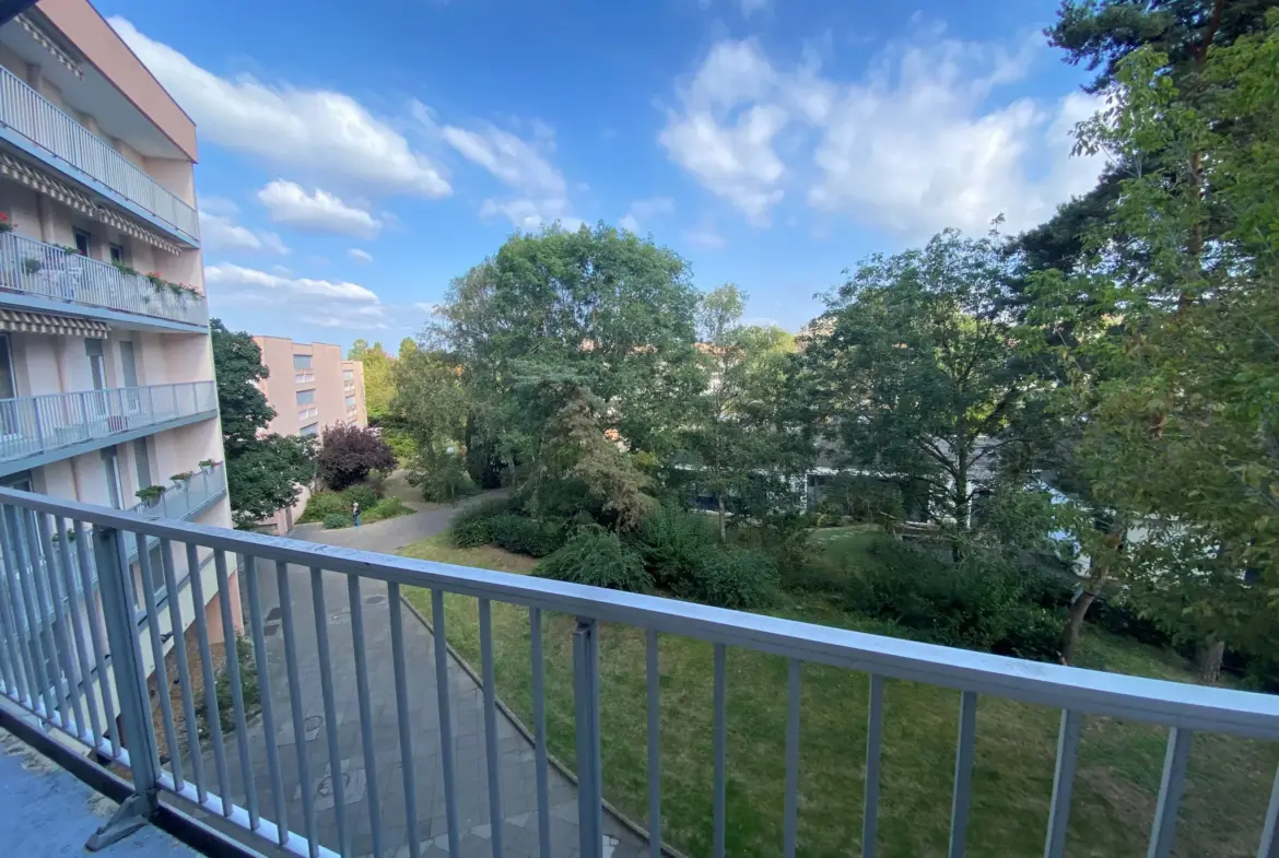 À vendre : Appartement T3 de 61 m² à Évry avec Balcon et Parking 