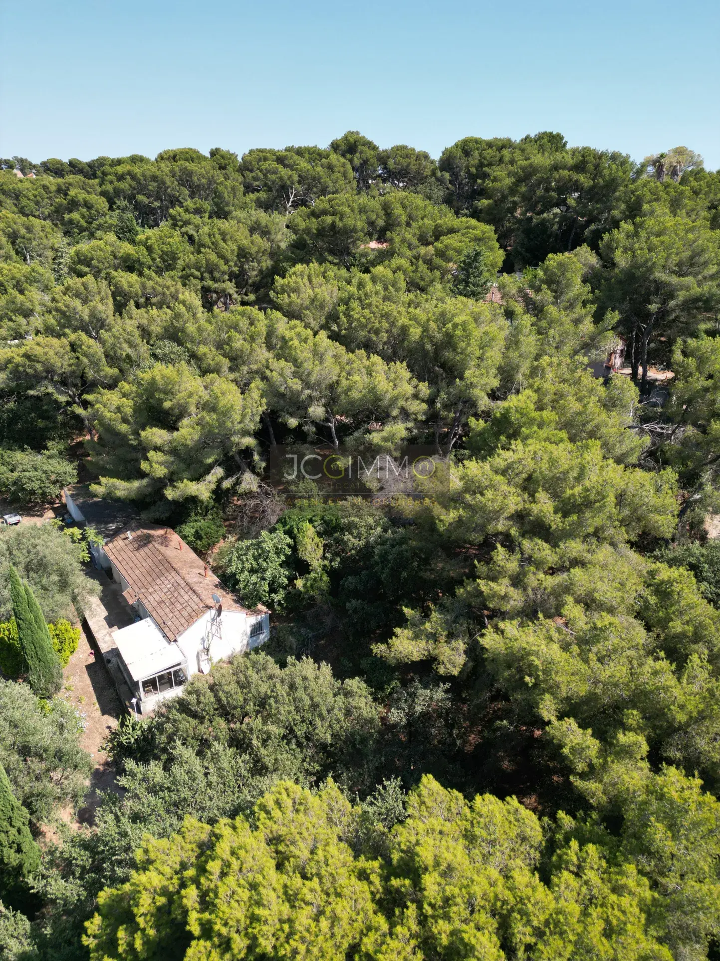 Grand terrain constructible à La Valette du Var avec vue 