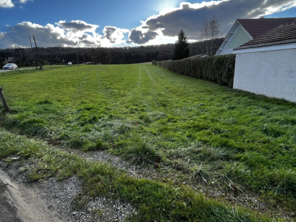 Terrain constructible à Montenois de 2620 m²