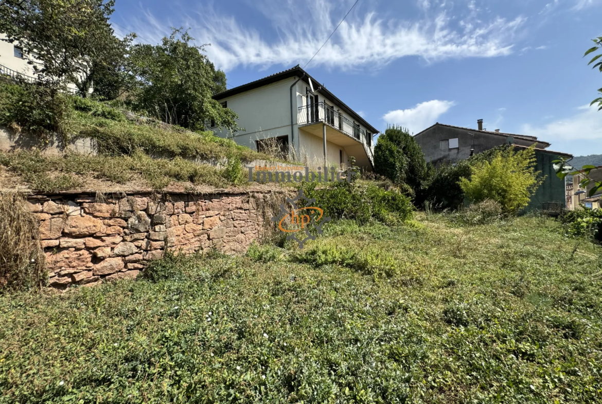 Vente maison avec terrain à Saint Affrique - 4 chambres et garage 