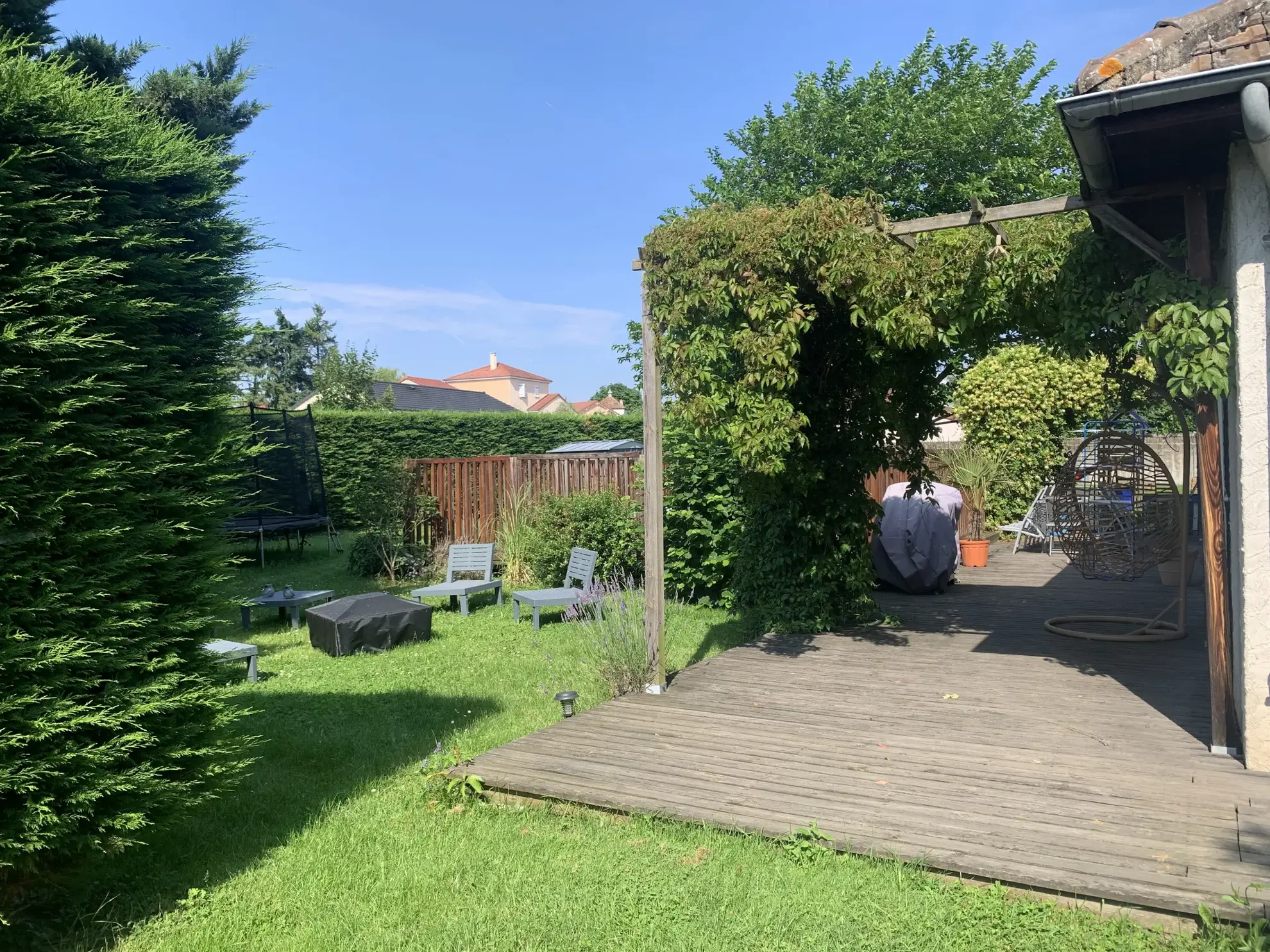 Maison familiale à vendre à Espinasse-Vozelle avec piscine 