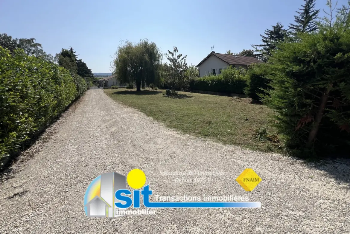 Terrain constructible de 825 m2 à vendre à Saint-Prim 