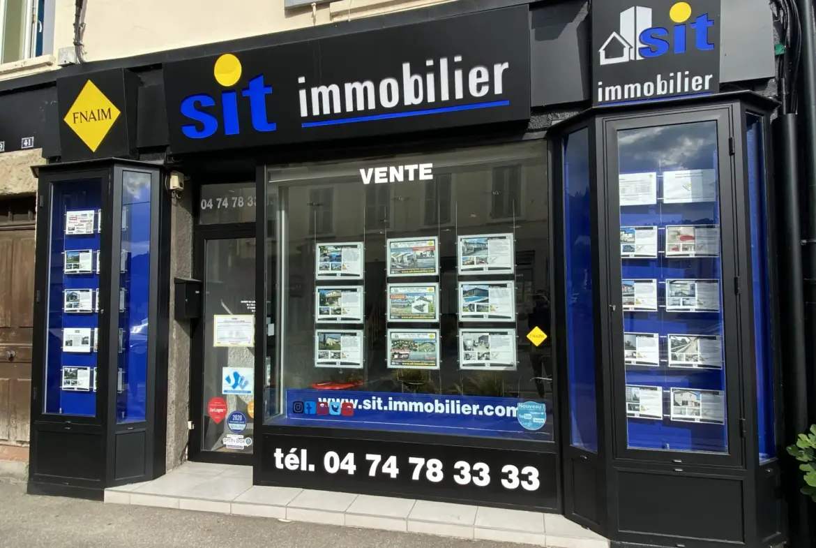 Terrain constructible de 825 m2 à vendre à Saint-Prim 