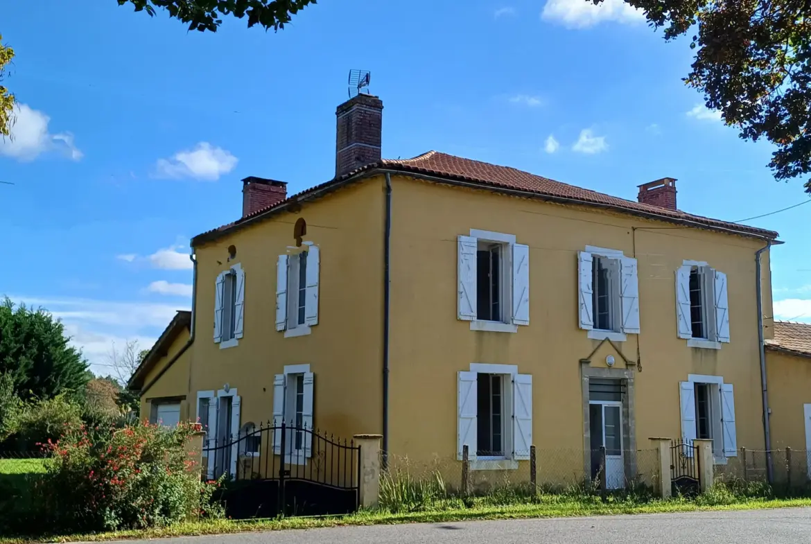 Maison de maître au cœur d'un village à Bazas 