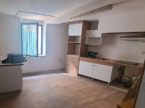 Maison de Ville T4 à Trets - 144 m² avec Garage и Fort Potentiel !