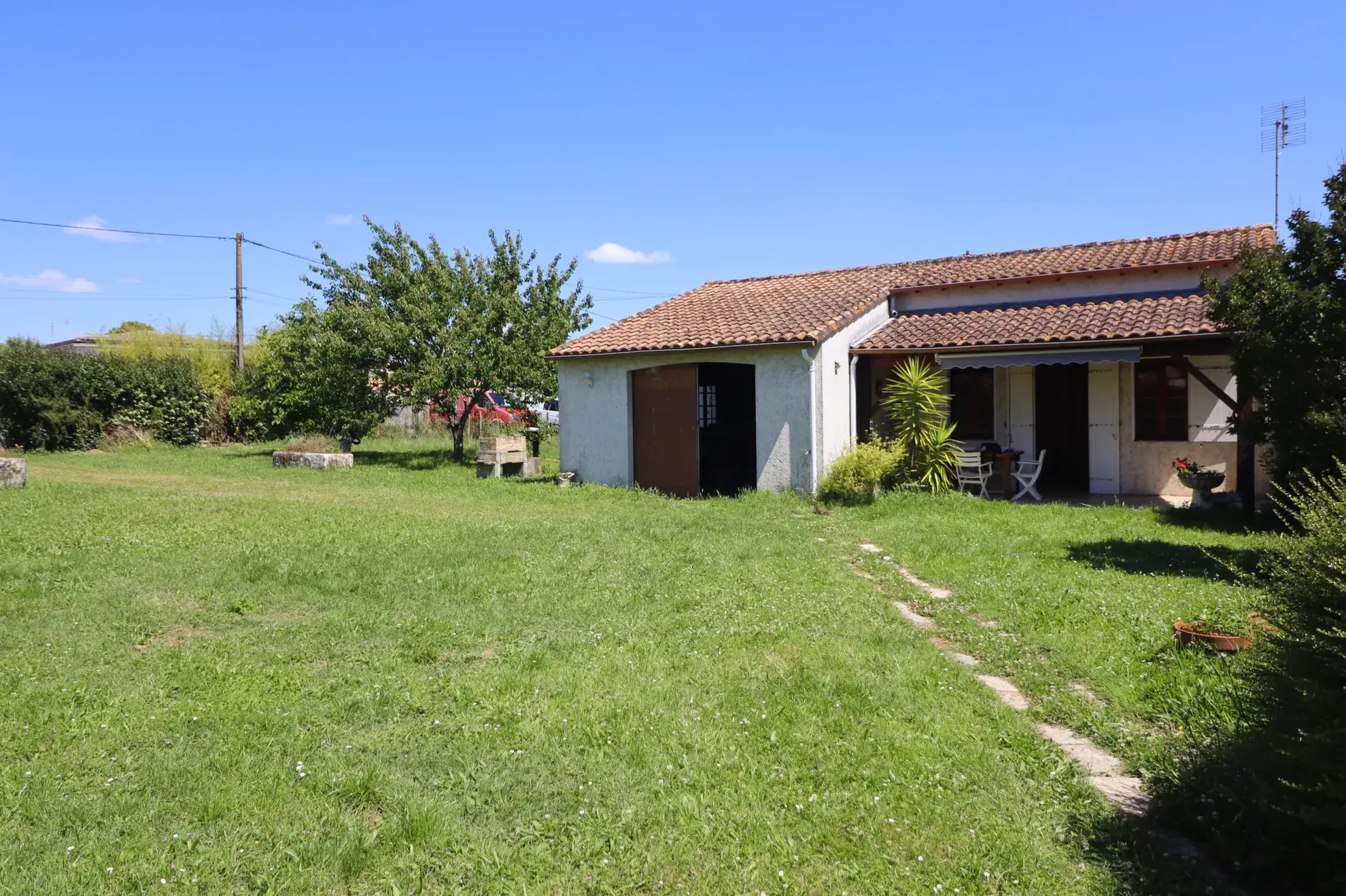 Maison à vendre à Meschers sur Gironde avec jardin de 900 m² 