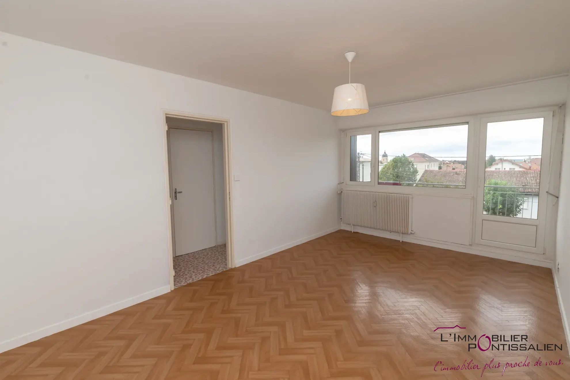 PONTARLIER - APPARTEMENT T3 PROCHE CENTRE VILLE AVEC BALCON ET GARAGE 